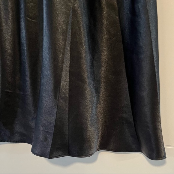 Sentiments | Black Silky Slip - Picture 6 of 12